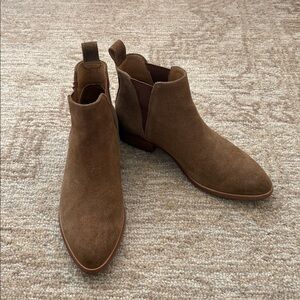 Nisolo Eva Everyday Chelsea Boot, size 9